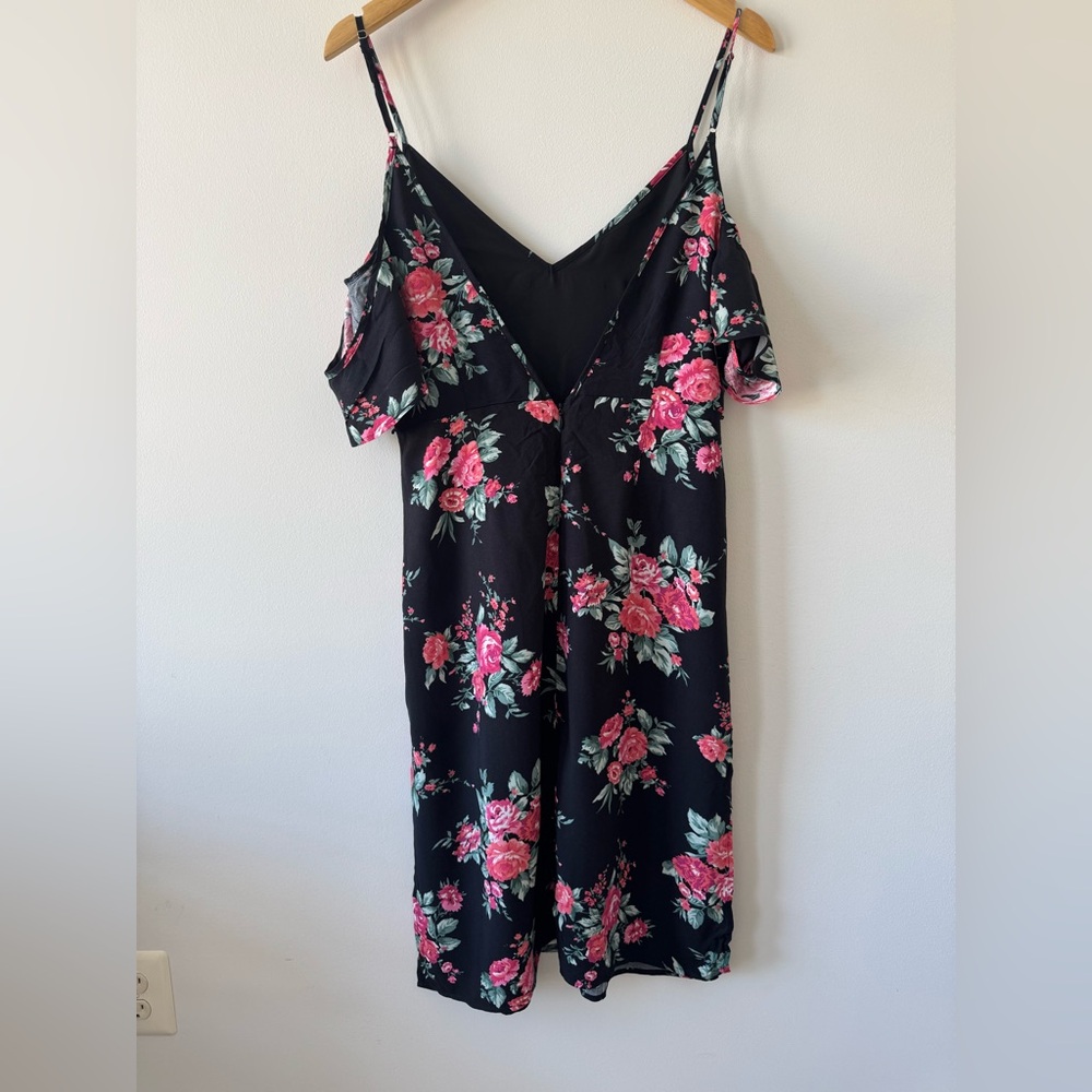 Forever 21 Black Floral Women's dress - Picture 3 of 3